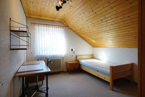 Zimmer im Dachgeschoss - 