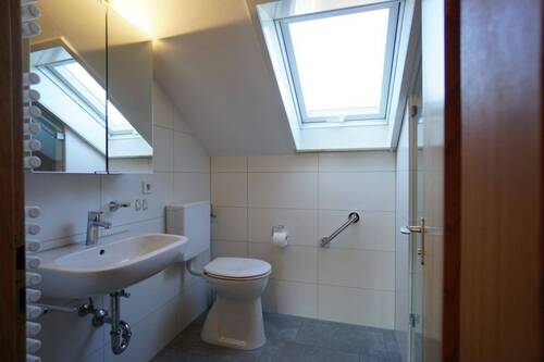 Renoviertes Bad im Dachgeschoss - 