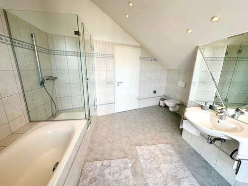 großes Bad im Obergeschoss - 