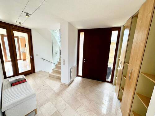 Eingangsbereich im Haus - Mehrfamilienhaus, Wohnhaus in Dresden zum Kaufen