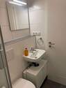 Bad mit Dusche - 