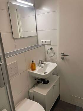 Bad mit Dusche - 