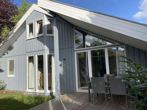 Gartenansicht - komfortables Ferienhaus am Mirower See