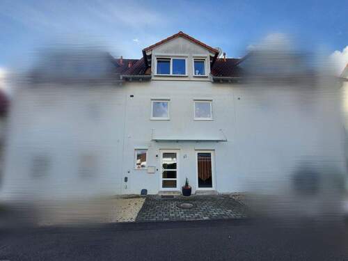 Gebäudefront mit Haustür - 5 Zimmer Reihenmittelhaus zum Kaufen in Rottenburg-Ergenzingen