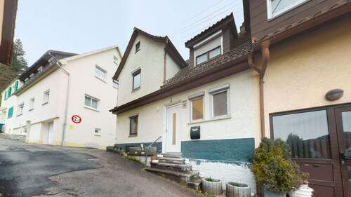 Außenansicht - Doppelhaushälfte mit Charme - Veranda, Terrasse, Garage und zusätzlichem Gestaltungsspielraum