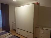 Schränke und Kommoden im Schlafzimmer - 