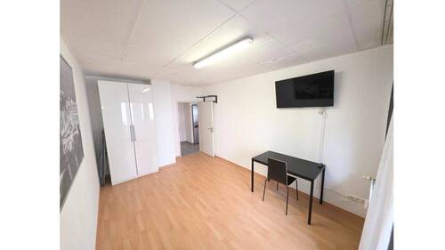 Zimmer links - Weststadt: 2-Zi + TG 