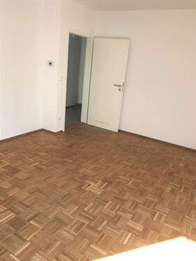 Wohnzimmer - 2 Zimmer Etagenwohnung in Nürnberg