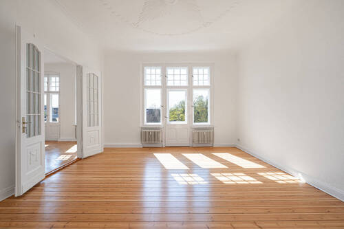 Schlaf-/Arbeitszimmer 1 mit Zugang zum Balkon 1 - 