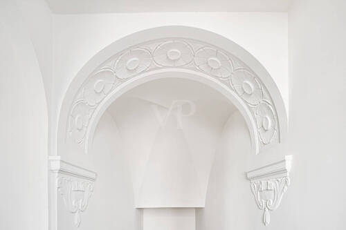 restaurierte Originalelemente im Eingang - 