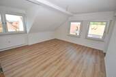 Wohnen - Öhningen: 3½ Dachgeschoss-Wohnung mit EBK- ohne Balkon - sofort frei