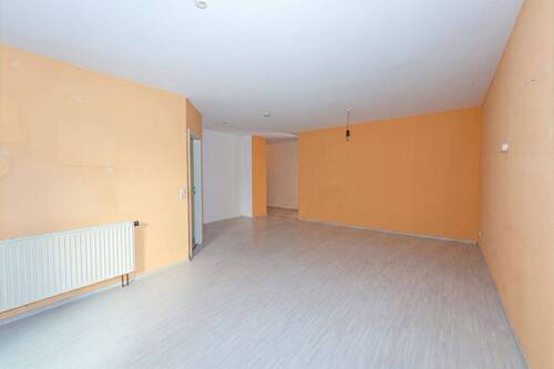 Großer, heller Wohn-Essbereich mit Zugang zur Terrasse - 2 Zimmer Etagenwohnung in Langenzenn