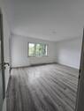 Wohnzimmer - Schön geschnittene 2 Zimmer Wohnung mit Balkon