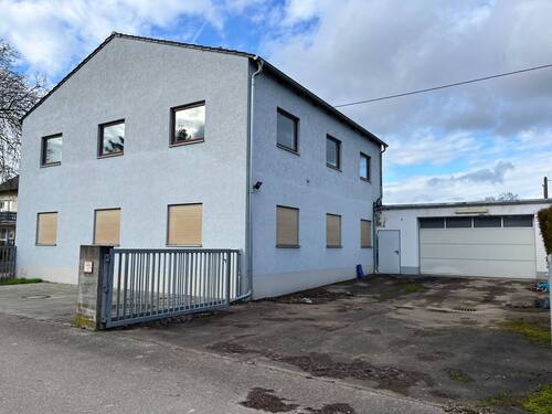 Front mit Hallen Tor - Halle in Donauwörth