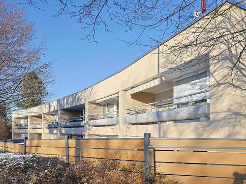 Hausansicht von außen (Balkonseite) - 1 Zimmer Etagenwohnung in Böblingen