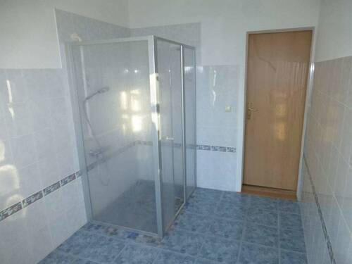 Bad2 - 6 Zimmer Etagenwohnung zur Miete in Oelsnitz/Erzgeb.-Oelsnitz