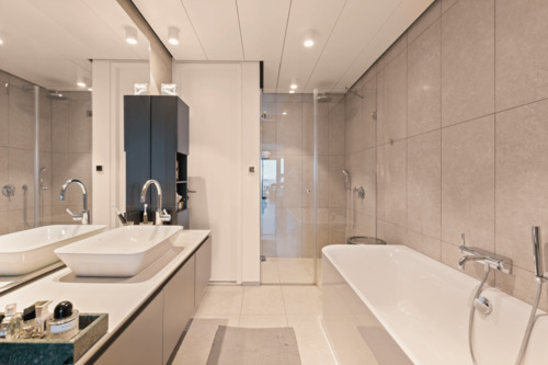 ...mit en-suite Badezimmer - 