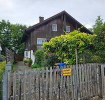 Familienfreundliches Einfamilienhaus mit Balkon und Terrasse in München-Aubing