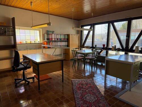 Büro mit Schaufenster - 8 Zimmer Mehrfamilienhaus, Wohnhaus zum Kaufen in Wissen