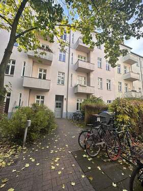 Hinterhaus - 1 Zimmer Etagenwohnung zum Kaufen in Berlin