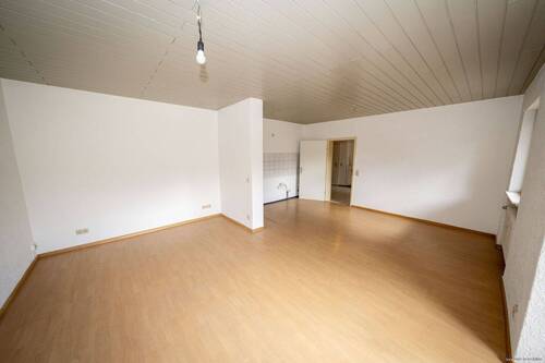 Wohn- Essbereich - Hell und modern gehaltene Eigentumswohnung mit Balkon in zentraler Lage von Saarbrücken