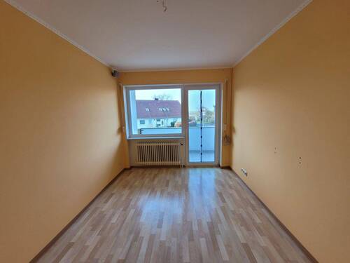 Kinderzimmer mit Balkonzugang.jpg - 