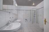 Badezimmer 1. OG - 