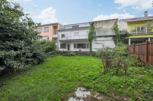 Rückansicht und Garten - 