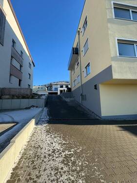 Abfahrt Tiefgarage - Terrassenwohnung mit 107,00 m² in Lauchheim zum Kaufen