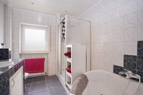 Badezimmer Ansicht 1 - 