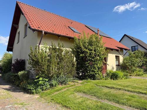 Straßenansicht - 6 Zimmer Mehrfamilienhaus, Wohnhaus zum Kaufen in Schönermark