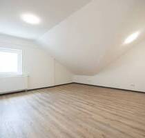 Frisch renovierte 4-Zimmer-Dachgeschosswohnung mit ca. 129 m² Wohnfläche - Buchenberg