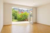 Wohnzimmer - Staging - 5 Zimmer Reihenmittelhaus zum Kaufen in Frankfurt am Main