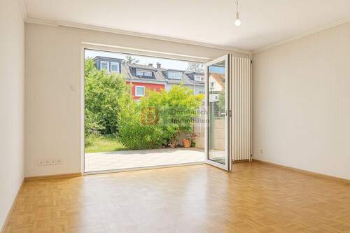 Wohnzimmer - Staging - 5 Zimmer Reihenmittelhaus zum Kaufen in Frankfurt am Main