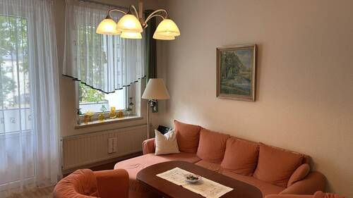 Wohnzimmer mit Balkon - 