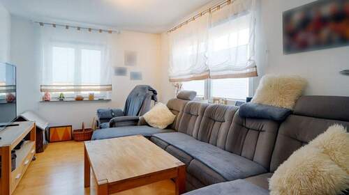 OG Wohnzimmer - Mehrfamilienhaus, Wohnhaus mit 148,20 m&sup2; in Sonnenbühl zum Kaufen