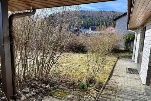 Terrasse mit Blick in den Garten - Einfamilienhaus mit 141,40 m&sup2; in Wurmlingen zum Kaufen