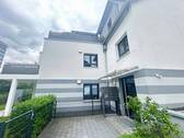 Geschützter Eingangsbereich mit Vordach - 2 Zimmer Etagenwohnung zur Miete in Nürnberg / Eibach