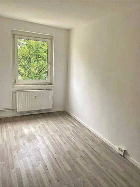 Titelbild - Neu sanierte, helle 4-Raum-Wohnung mit Balkon