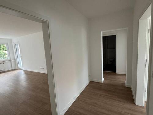 Flur - 3 Zimmer Wohnung in City Lage !!!!!!