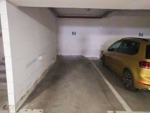 Tiefgaragenstellplatz - 