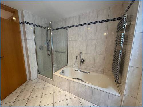 Wanne und Dusche - 