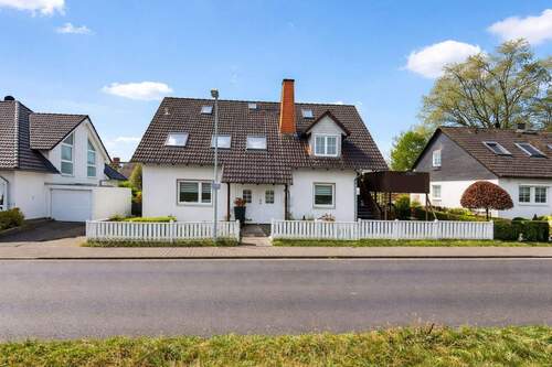 Außenansicht - Attraktives Dreiparteienhaus am Feldrand von Eschborn-Niederhöchstadt