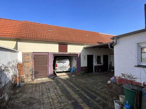 Hofansicht - 3 Zimmer Doppelhaushälfte zum Kaufen in Schönborn