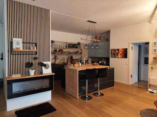 Wohnzimmer, Blick zur Küche - 