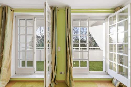 lichterfülltes Schlafzimmer - 