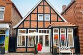 Lage in Fußgängerzone - Zentrale Lage, starke Frequenz - Wohn- und Geschäftshaus in der Plöner Innenstadt