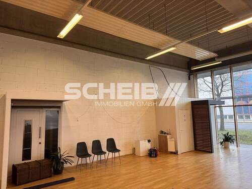 Parkettboden - Büro mit 145,00 m&sup2; in Mainhardt zur Miete