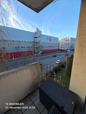 Balkonaussicht. - Etagenwohnung mit 89,00 m&sup2; in Nürnberg zum Kaufen