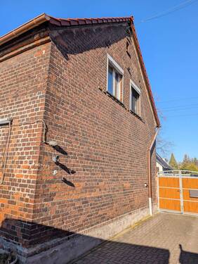 Südseite - 4 Zimmer Einfamilienhaus zum Kaufen in Bitterfeld-Wolfen